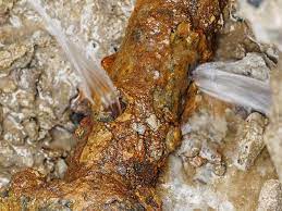 Su sızması ustası nə vaxt çağırılmalıdır?